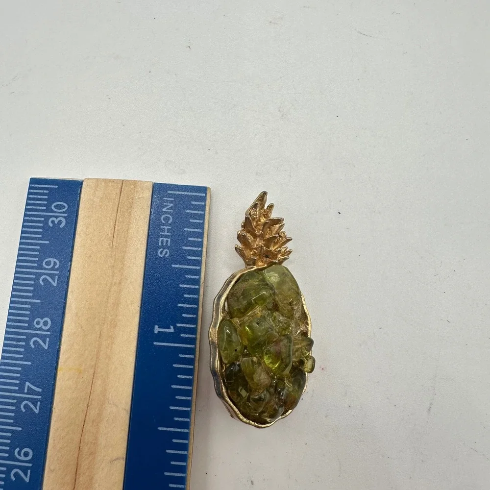 VTG MCM Pineapple Brooch‎ Gold Tone Green Peridot Chip Stone Tropical Fruit Pin
